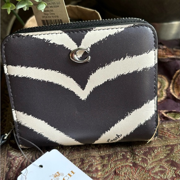 Authentic COACH 1941 smooth calf leather zip/snap wallet - Picture 2 of 12